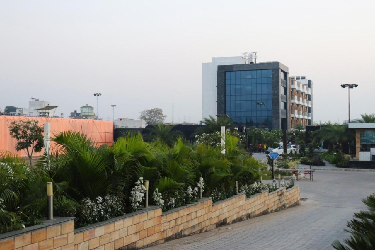 Skyline Resort & Convention Center Indore Exterior photo