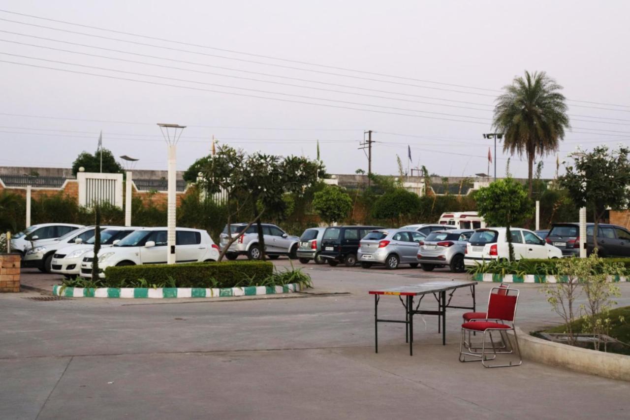 Skyline Resort & Convention Center Indore Exterior photo